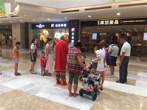小丑演員很吸引人啊