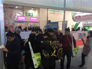 琴牌乳業展位參展買家熱情參與