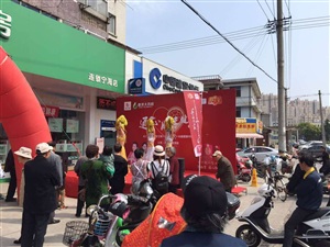 舞蹈演出給現(xiàn)場增添人氣