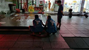 云三七南昌站北京東路大參林藥店11月11日現(xiàn)場(chǎng)搭建工作   